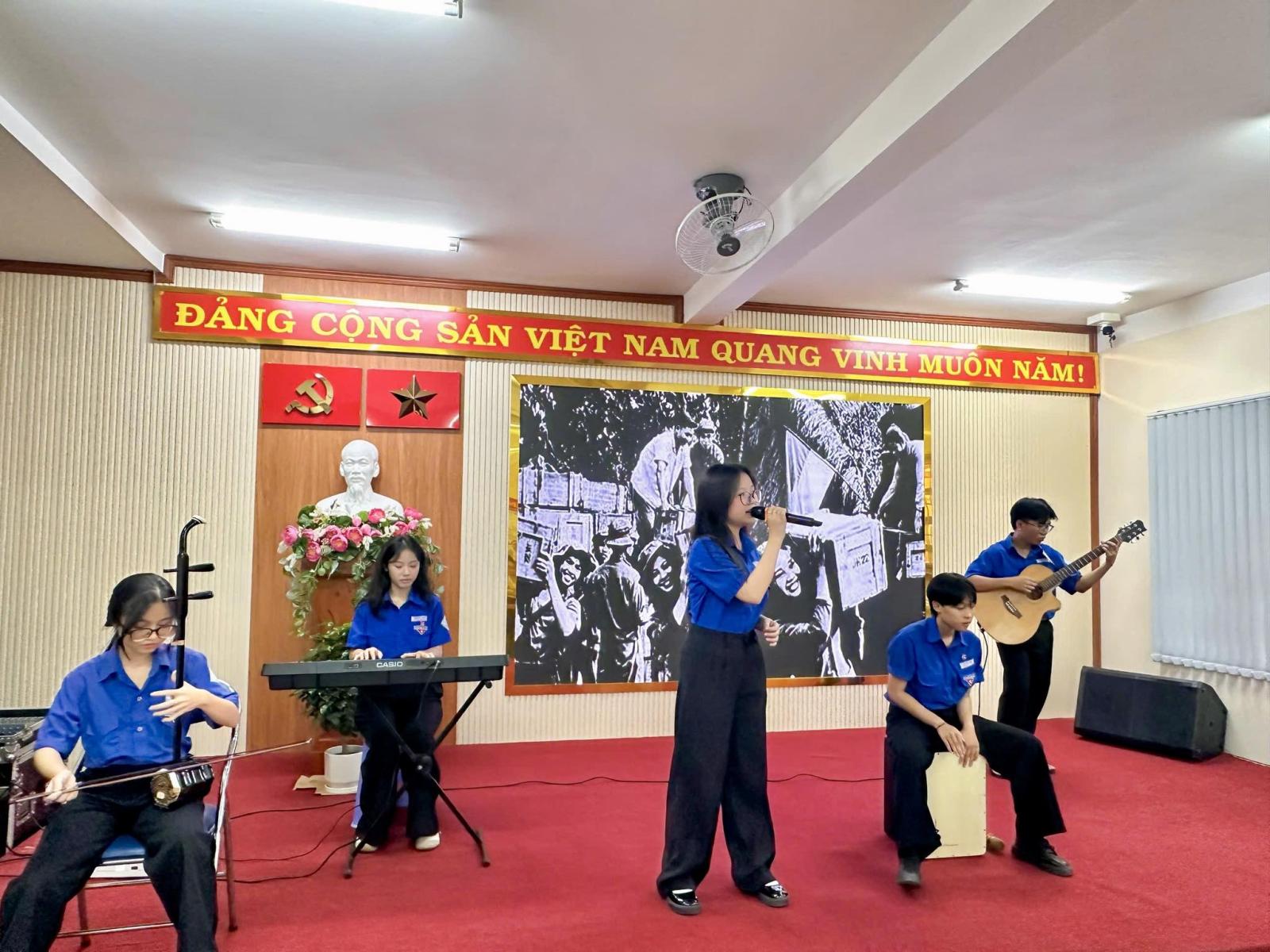 Đội văn nghệ - Ảnh 12