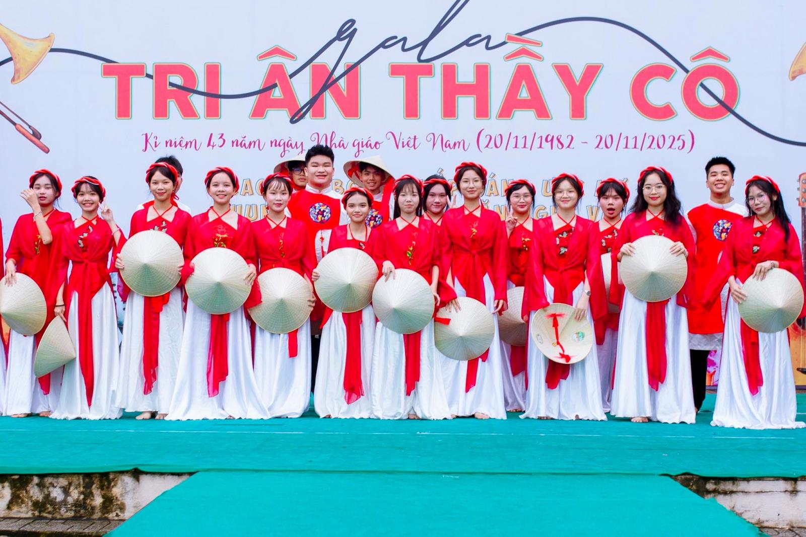 Đội văn nghệ - Ảnh 15