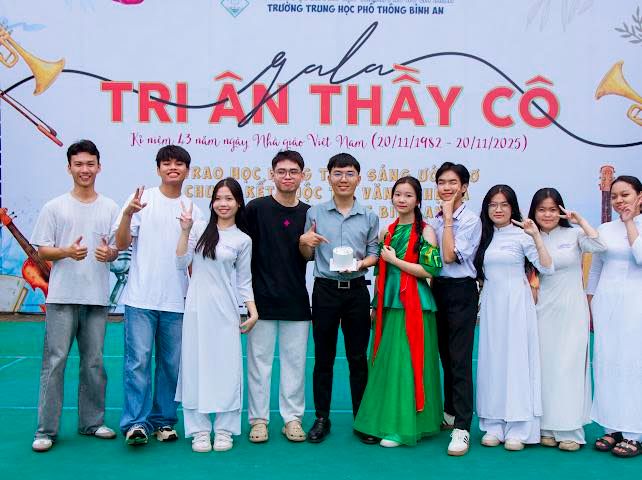 Đội văn nghệ - Ảnh 18